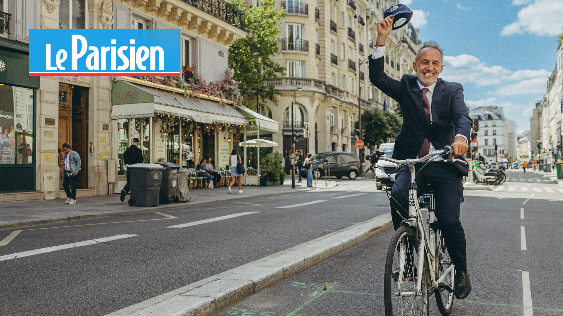 Municipales à Paris : tags, terrasses… À vélo avec Emmanuel Grégoire face aux « irritants »